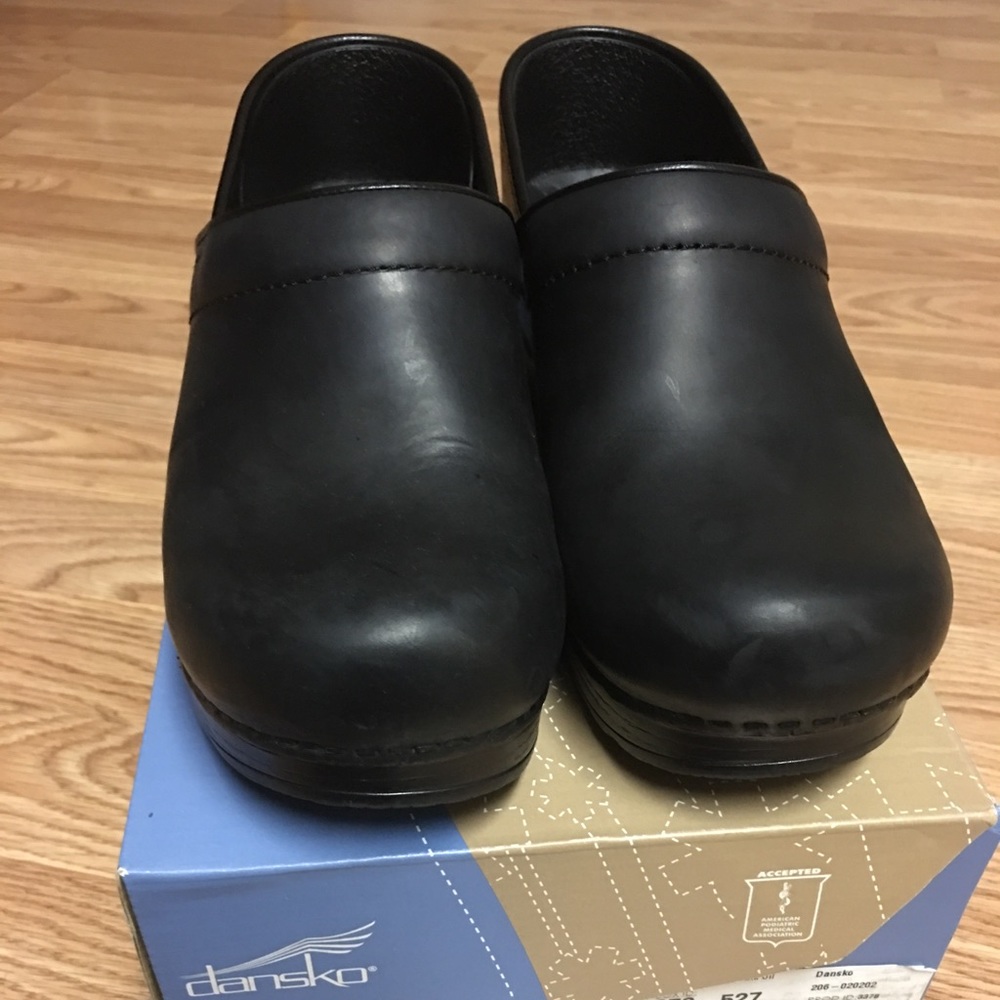 Dansko - Professional Black Oiled Clog - 39M